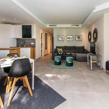 Fuentes Del Rodeo Apartment
