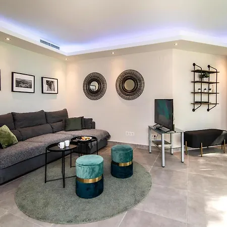 Fuentes Del Rodeo Apartment